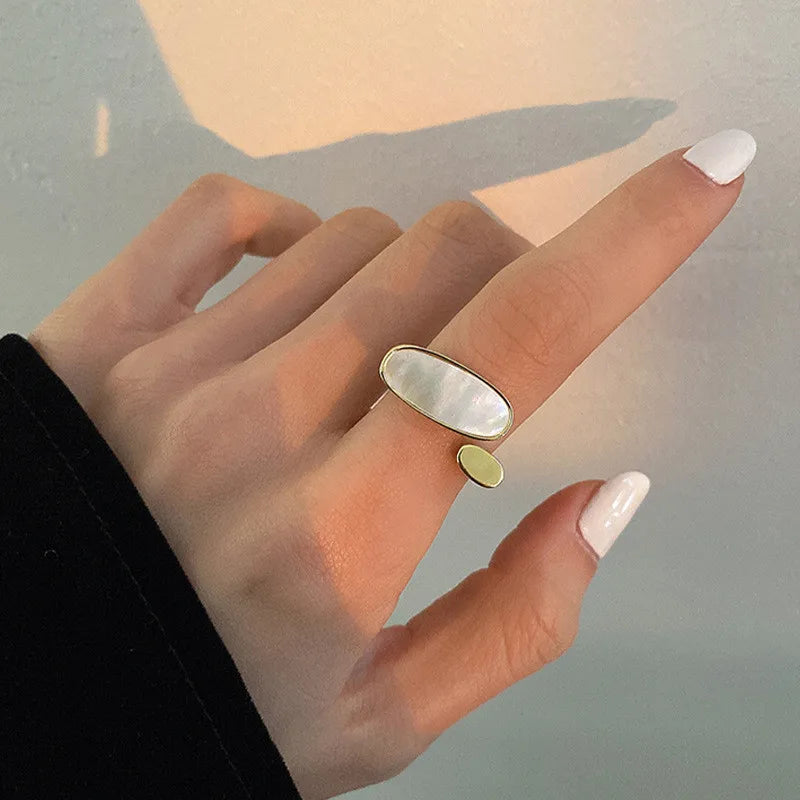 Fashion Cute Shell Irregular Rings for Women Girls Elegant Temperamental Gold Color Zircon Open Adjustable Ring Jewelry 2024