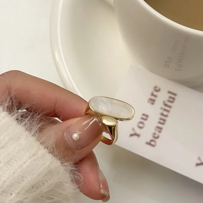 Fashion Cute Shell Irregular Rings for Women Girls Elegant Temperamental Gold Color Zircon Open Adjustable Ring Jewelry 2024